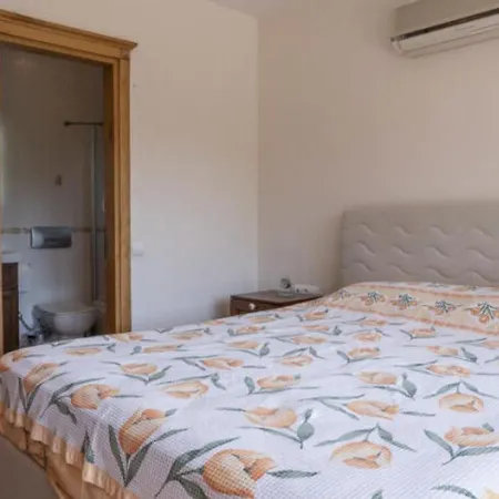 Дом отдыха Spacious Holiday House - Family - Private Pool *
